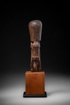 Figure ancestrale "korwar" avec bouclier, fin 19e / début 20e siècle, Indonésie, Papouasie occidentale (Irian Jaya) – Île Yapen, Taille: H: 15,5 cm (H: 6.1 inch), ID: 3053196 - 4/6