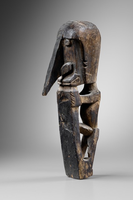 Ancestor figure "korwar" with shield, late 19th / early 20th century, Indonesia, Western New Guinea (Irian Jaya) - Yapen Island, Size: H: 15,5 cm (H: 6.1 inch), ID: 3053196