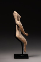 Idole féminine, période VII, vers 2800–2600 av. J.-C., Pakistan, Vallée de l'Indus, Mehrgarh, Taille: H: 11,2 cm (H: 4.4 inch), ID: 3053276 - 3/5