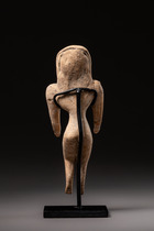 Idole féminine, période VII, vers 2800–2600 av. J.-C., Pakistan, Vallée de l'Indus, Mehrgarh, Taille: H: 11,2 cm (H: 4.4 inch), ID: 3053276 - 4/5