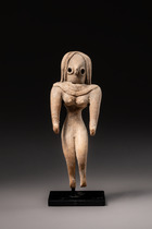 Idole féminine, période VII, vers 2800–2600 av. J.-C., Pakistan, Vallée de l'Indus, Mehrgarh, Taille: H: 11,2 cm (H: 4.4 inch), ID: 3053276 - 5/5