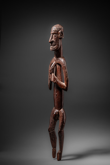 Stehende männliche Ahnenfigur "kawe", Westneuguinea / Westpapua (Irian Jaya), Asmat, Größe: H: 61 cm (H: 24.0 inch), ID: 3053403