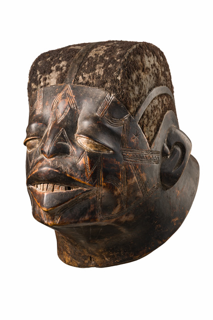 Male helmet mask "lipiko" (pl. "mapiko"), Mozambique, Makonde, Mueda Plateau, southern Tanzania / northern Mozambique, Size: H: 26,5 cm (H: 10.4 inch), ID: 3053283