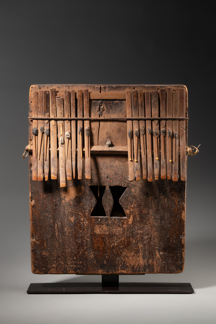 Lamellophone "sanza", Cameroon Grassfields, Bamum, Size: M: 43 cm x 35 cm (M: 16.9 inch x 13.8 inch), ID: 3053285