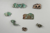 Konvolut von sieben zoomorphen Applikationen, Iran / Luristan, Römisch, Byzantinisch, Größe: M: 3,7 cm - 9,9 cm (M: 1.5 inch - 3.9 inch), ID: 3053536 - 2/2