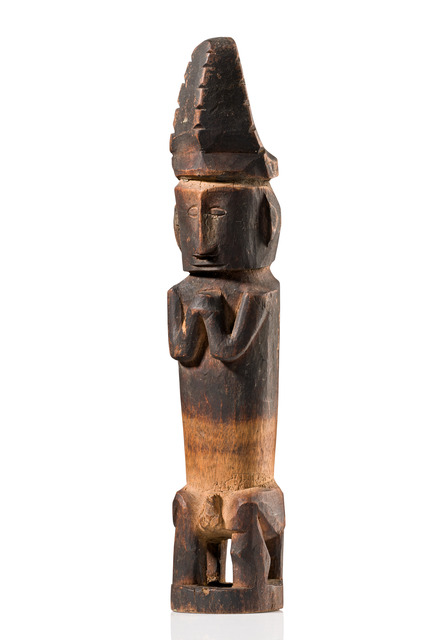 Männliche Ahnenfigur "adu zatua", um 1910, Indonesien - Nias, Ono Niha, Größe: H: 24 cm (H: 9.4 inch), ID: 3053248