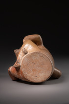 Gabelhalsgefäß: Sitzender Mann, Moche II - III, ca. 200 - 450 n.Chr., Peru, Moche, Größe: H: 18,5 cm (H: 7.3 inch), ID: 3053287 - 5/6