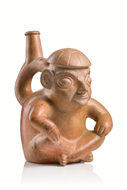 Gabelhalsgefäß: Sitzender Mann, Moche II - III, ca. 200 - 450 n.Chr., Peru, Moche, Größe: H: 18,5 cm (H: 7.3 inch), ID: 3053287