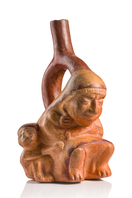 Gabelhalsgefäß in Form einer hockenden Frau mit Kind, Moche III - IV, ca. 300 bis 600 n.Chr., Peru, Moche, Größe: H: 23 cm (H: 9.1 inch), ID: 3053301