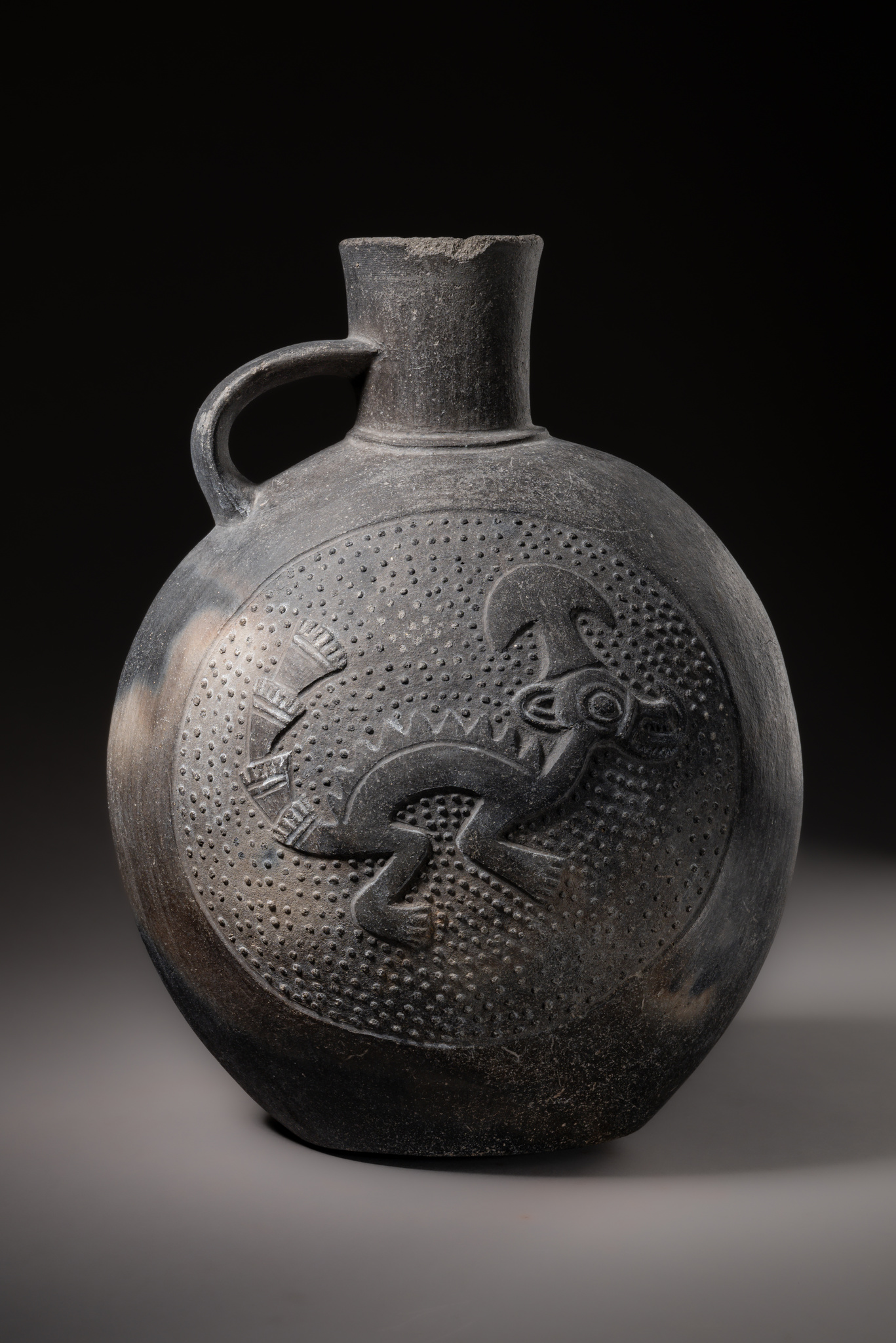 Large vessel (huaco) with a zoomorphic embossed pattern, ca. 900 - 1100 AD, Peru, Chimu, Size: H: 30 cm (H: 11.8 inch), ID: 3053288