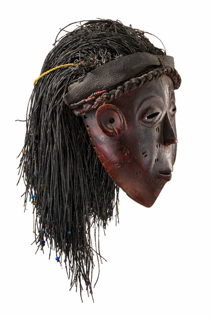 Female ancestor spirit mask "mwana phwevo", Zambia, Luvale / Luchazi, Size: H: 21 cm (H: 8.3 inch), ID: 3053526