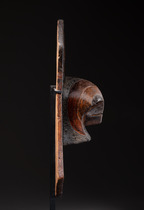 Schildförmiges Paneel "kalengula" mit "kifwebe"- Maske, D. R. Kongo, Songe, Größe: H: 33 cm (H: 13.0 inch), ID: 3053401 - 3/5