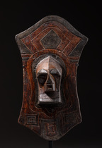 Schildförmiges Paneel "kalengula" mit "kifwebe"- Maske, D. R. Kongo, Songe, Größe: H: 33 cm (H: 13.0 inch), ID: 3053401 - 5/5