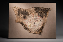 Rare masque en "tapa", Papouasie-Nouvelle-Guinée - Archipel Bismarck - Nouvelle Bretagne, péninsule de Gazelle, Taille: M: 53 cm x 77 cm (without backing) (M: 20.9 inch x 30.3 inch (without backing)), ID: 3053587 - 2/2