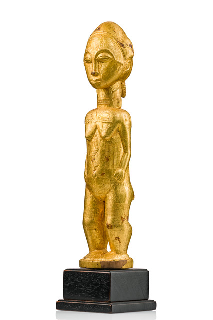 Stehende weibliche Figur "sika blawa", Côte d'Ivoire, Baule, Größe: H: 36,5 cm (H: 14.4 inch), ID: 3053338