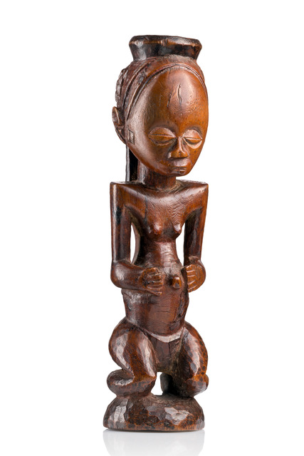 Kniende weibliche Fetischfigur, D. R. Kongo, Tabwa, Größe: H: 24 cm (H: 9.4 inch), ID: 3053339