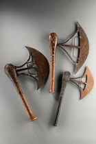 Drei Prunkäxte, D. R. Kongo, Songe / Kuba, Größe: L: 40,5 cm / 44,5 cm / 46 cm (L: 15.9 inch / 17.5 inch / 18.1 inch), ID: 3053355 - 2/2