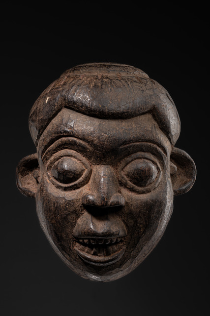 Anthropomorphic mask, Cameroon Grassfields, Bamileke, Size: H: 33 cm (H: 13.0 inch), ID: 3053359