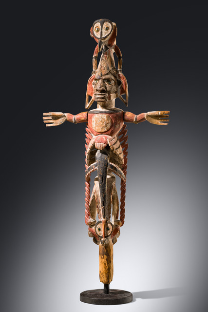 Figure "malagan" aux bras déployés, Papouasie-Nouvelle-Guinée - Archipel Bismarck - Nouvelle Irlande, îles Tabar, Taille: H: 89 cm (H: 35.0 inch), ID: 3053602