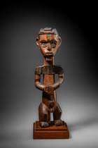 Männliche Ahnenfigur "éyéma-o-byéri", Ngoumba-Stil, Kamerun (Süd), Fang, Größe: H: 40 cm (H: 15.7 inch), ID: 3053423 - 2/5