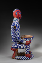 Sitzender Schalenträger, Kameruner Grasland, Bamum, Größe: H: 75,5 cm (H: 29.7 inch), ID: 3053516 - 3/5
