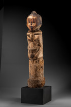 Große Fetischfigur "nkisi", D. R. Kongo, Songe, Größe: H: 83 cm (H: 32.7 inch), ID: 3053445 - 4/5