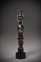 Figürlich beschnitzter Verschluss eines Medizinbehälters "perminaken", Indonesien - Sumatra, Toba-Batak, Größe: H: 26,5 cm (H: 10.4 inch), ID: 3053534 - 2/5