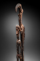 Figural post: Human and human-bird hybrid, Papua New Guinea, Sawos, Size: H: 120 cm (H: 47.2 inch), ID: 3053513 - 3/7