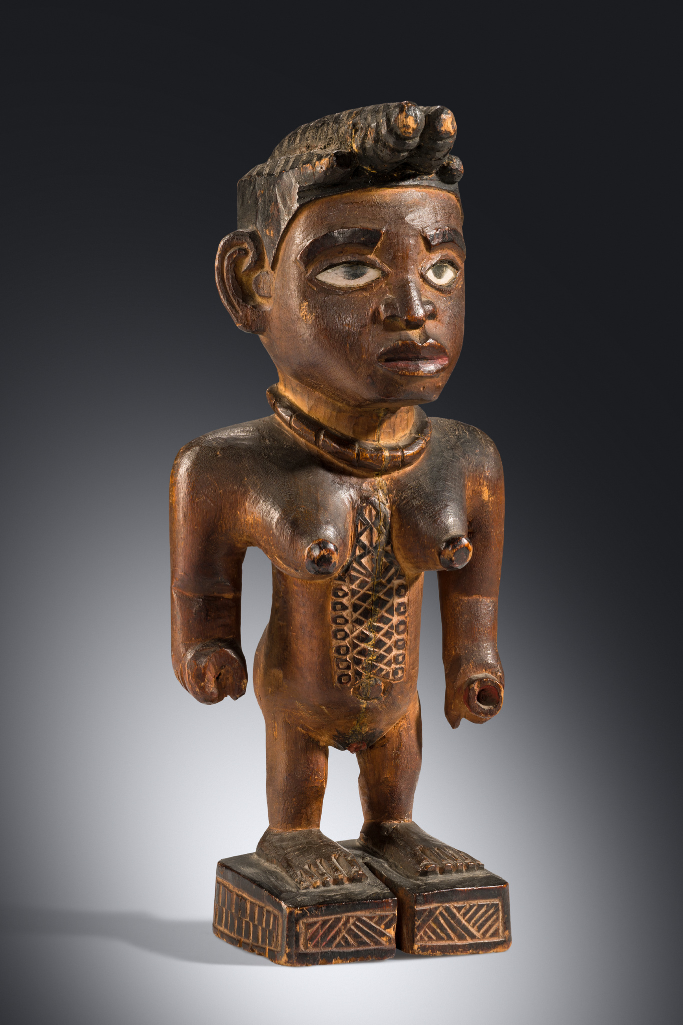 Female power figure "nkisi" (pl. "mankisi"), D. R. Congo, Vili, Size: H: 28 cm (H: 11.0 inch), ID: 3053641