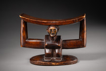 Anthropomorphic neckrest, D. R. Congo, Mbala, Size: H: 14,5 cm, L: 19,5 cm (H: 5.7 inch, L: 7.7 inch), ID: 3053582 - 6/7