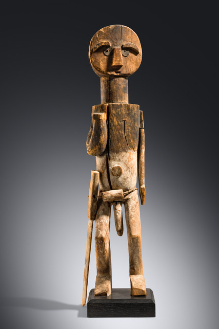 Stehende männliche Figur mit Schwert, Kamerun / Gabun, Fang, Größe: H: 49 cm (H: 19.3 inch), ID: 3053567