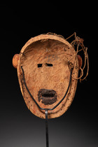 Weibliche Maske mit Lippenpflock, Tansania, Makonde, Größe: H: 23,5 cm (H: 9.3 inch), ID: 3053580 - 5/5