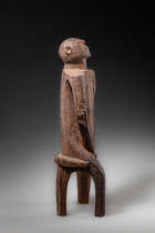 Sitzende männliche Figur, Tansania, Nyamwesi, Größe: H: 58 cm (H: 22.8 inch), ID: 3053562 - 4/9