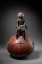 Prunk-Gargoulette mit Reiterfigur, D. R. Kongo, Banana, Größe: H: 35,6 cm (H: 14.0 inch), ID: 3053573 - 6/6