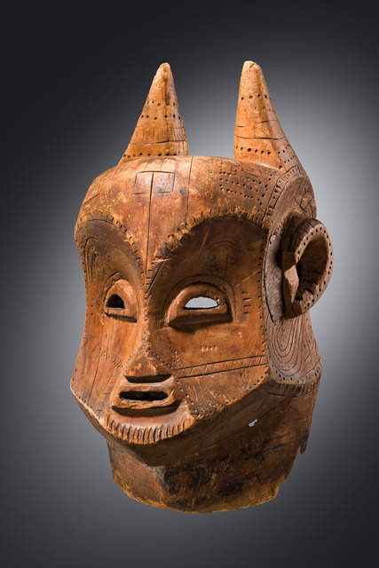 Gehörnte Helmmaske "ngontang", Gabun, Fang, Größe: H: 47,5 cm (H: 18.7 inch), ID: 3053560
