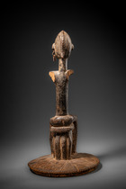 Deckel eines Ritualgefäßes mit sitzender männlicher Figur "ogo banya" oder "ogo koro", Mali, Dogon, Größe: H: 38,8 cm (H: 15.3 inch), ID: 3053546 - 4/8