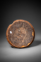 Deckel eines Ritualgefäßes mit sitzender männlicher Figur "ogo banya" oder "ogo koro", Mali, Dogon, Größe: H: 38,8 cm (H: 15.3 inch), ID: 3053546 - 7/8
