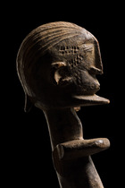 Deckel eines Ritualgefäßes mit sitzender männlicher Figur "ogo banya" oder "ogo koro", Mali, Dogon, Größe: H: 38,8 cm (H: 15.3 inch), ID: 3053546 - 8/8