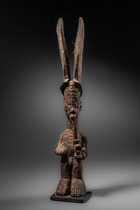Petite figure de sanctuaire "ikenga" avec pipe, Nigéria, Igbo, Taille: H: 40,5 cm (H: 15.9 inch), ID: 3053467 - 2/4