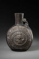 Récipient en forme de flacon à décor en relief, période intermédiaire tardive, vers 900–1470 apr. J.-C., Pérou, Chimu, Taille: H: 20,5 cm (H: 8.1 inch), ID: 3053523 - 2/5