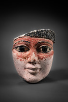 Fragment einer Sarkophagmaske, Ptolemäische Periode, ca. 300 - 30 v.Chr., Ägypten, Größe: H: 14,6 cm (H: 5.7 inch), ID: 3053537 - 2/5
