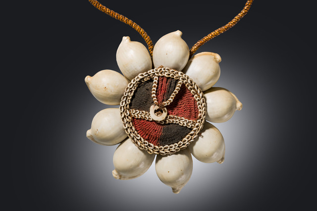 Pectoral, Papouasie-Nouvelle-Guinée - Golfe de Huon, province de Morobe, Taille: D: 21,5 cm (D: 8.5 inch), ID: 3053644