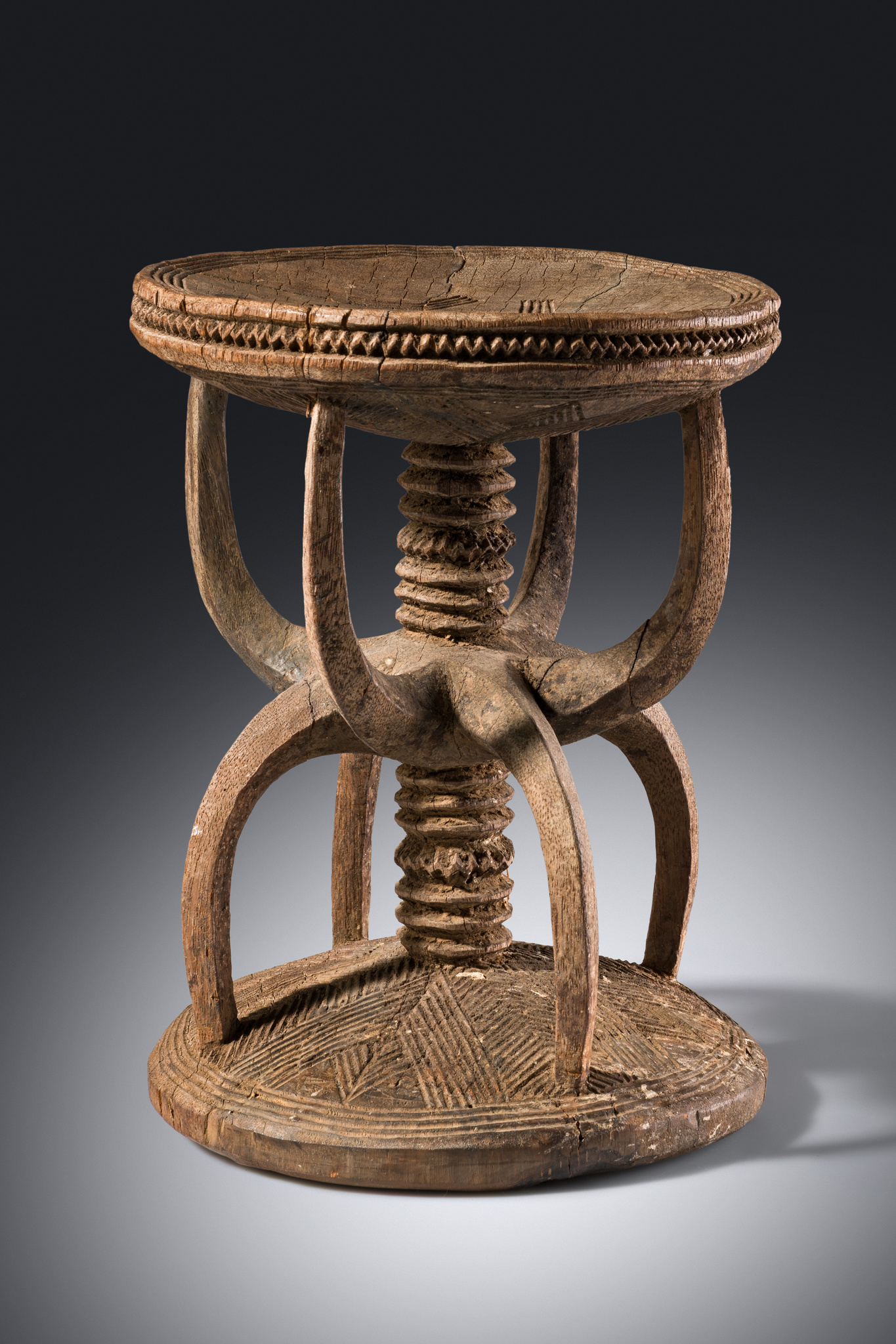 Würdehocker der "ozo"- Gesellschaft, Nigeria, Igbo, Awka-Region, Größe: H: 29,5 cm D: 23 cm (H: 11.6 inch D: 9.1 inch), ID: 3053660