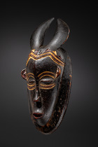 Masque "gu" à cornes animales, Côte d'Ivoire, Guro, Taille: H: 34,5 cm (H: 13.6 inch), ID: 3053629 - 2/4