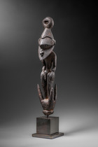 Figural suspension hook "samban", Papua New Guinea - Lower Sepik, Size: H: 54 cm (H: 21.3 inch), ID: 3053727 - 2/5