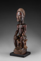 Figure masculine assise "asie usu", Côte d'Ivoire, Baoulé, Taille: H: 46,5 cm (H: 18.3 inch), ID: 3053648 - 2/5