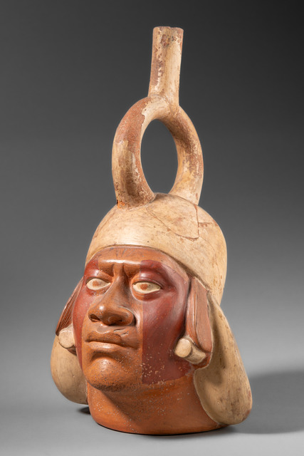 Gabelhalsgefäß: Porträtkopf eines Würdenträgers, Moche IV, Frühe Zwischenperiode, ca. 400 - 600 n.Chr., Peru, Moche, Größe: H: 31,5 cm (H: 12.4 inch), ID: 3053678