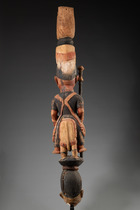 Verandapfosten mit Reiterfigur, von Agonbiofe Adeshina, Nigeria, Yoruba, Region Ekiti, Dorf Efon-Alaye, Größe: H: 129 cm (H: 50.8 inch), ID: 3053734 - 4/5