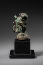 Élément sommital en forme de vyala, vers IXe/Xe siècle, Indonésie - Java central, Taille: H: 5 cm (H: 2.0 inch), ID: 3053721 - 5/5