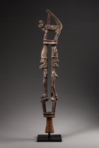 Dance crest with two human figures and an animal sculpture, Nigeria, Urhobo, Size: H: 80,5 cm (H: 31.7 inch), ID: 3053667 - 3/4